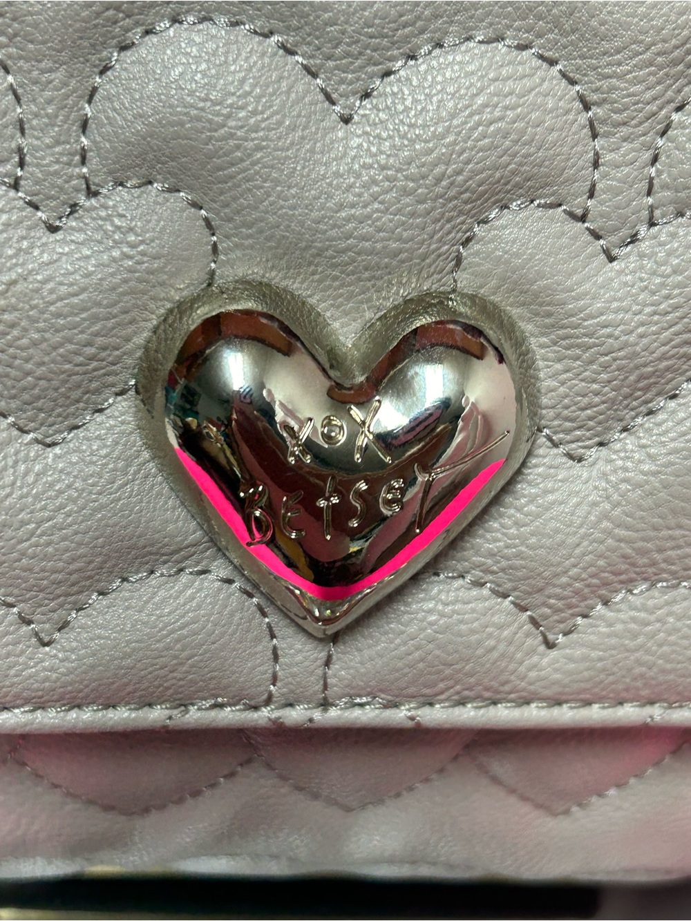 Betsey Johnson Gray Quilted Heart-Pattern Shoulder Bag w/BJ Scarf 13 x 9.5 x 4 - Picture 7 of 17